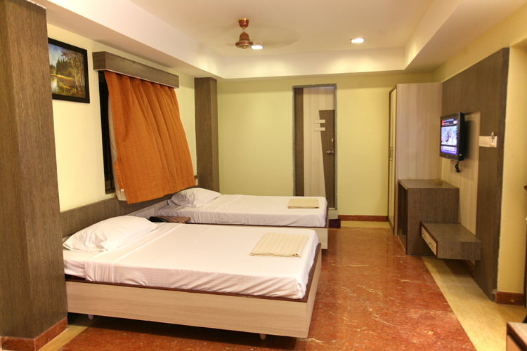 Triple Bed Room 