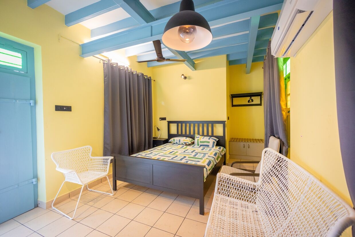 Corbelli Homestay-Yellow 