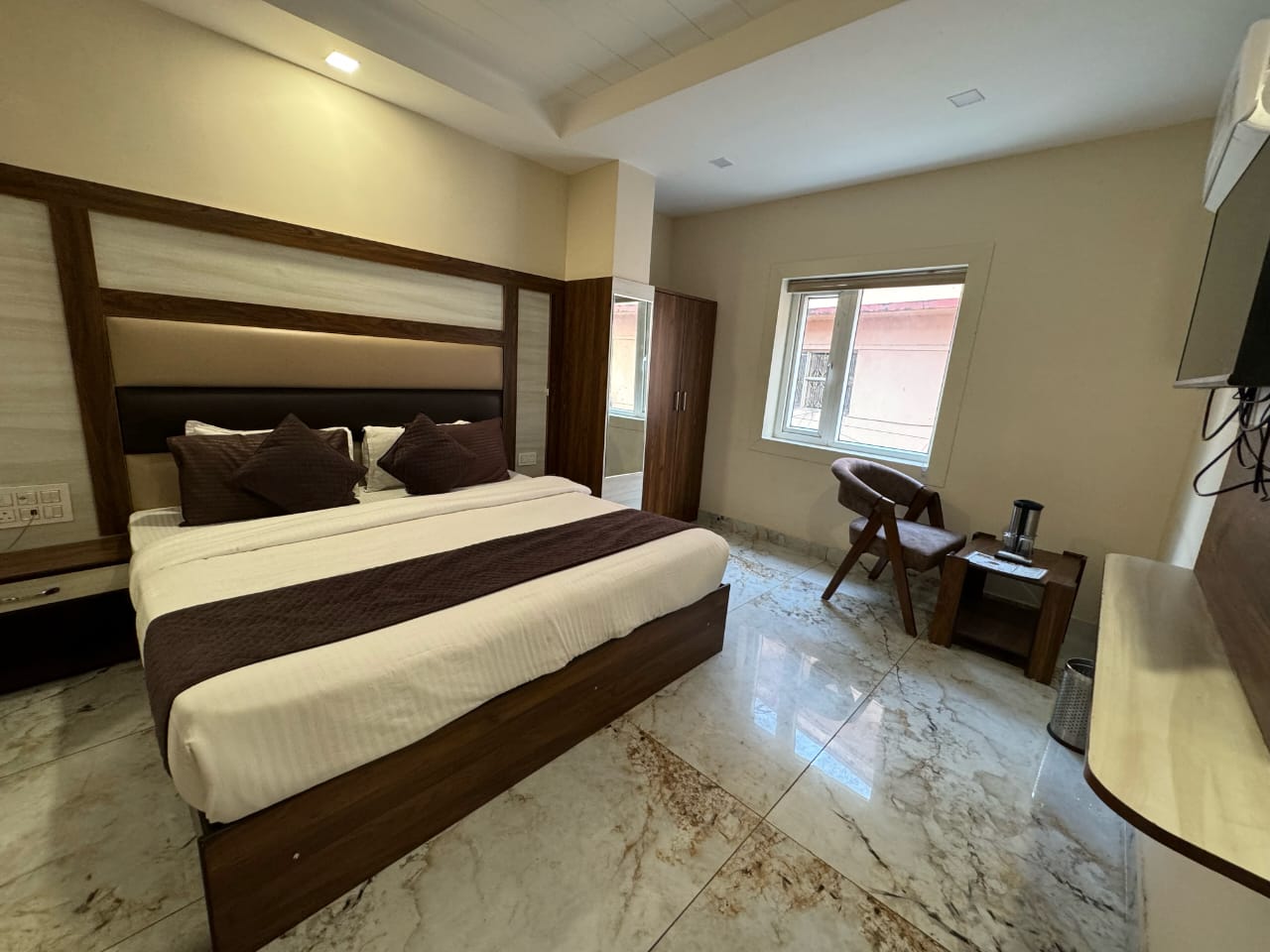 Double Bed 