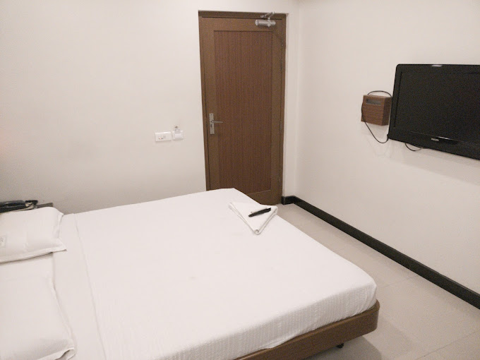 Deluxe Room A/C 