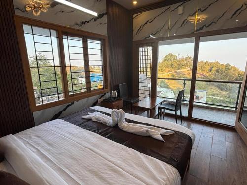Deluxe Room with Mountain View 