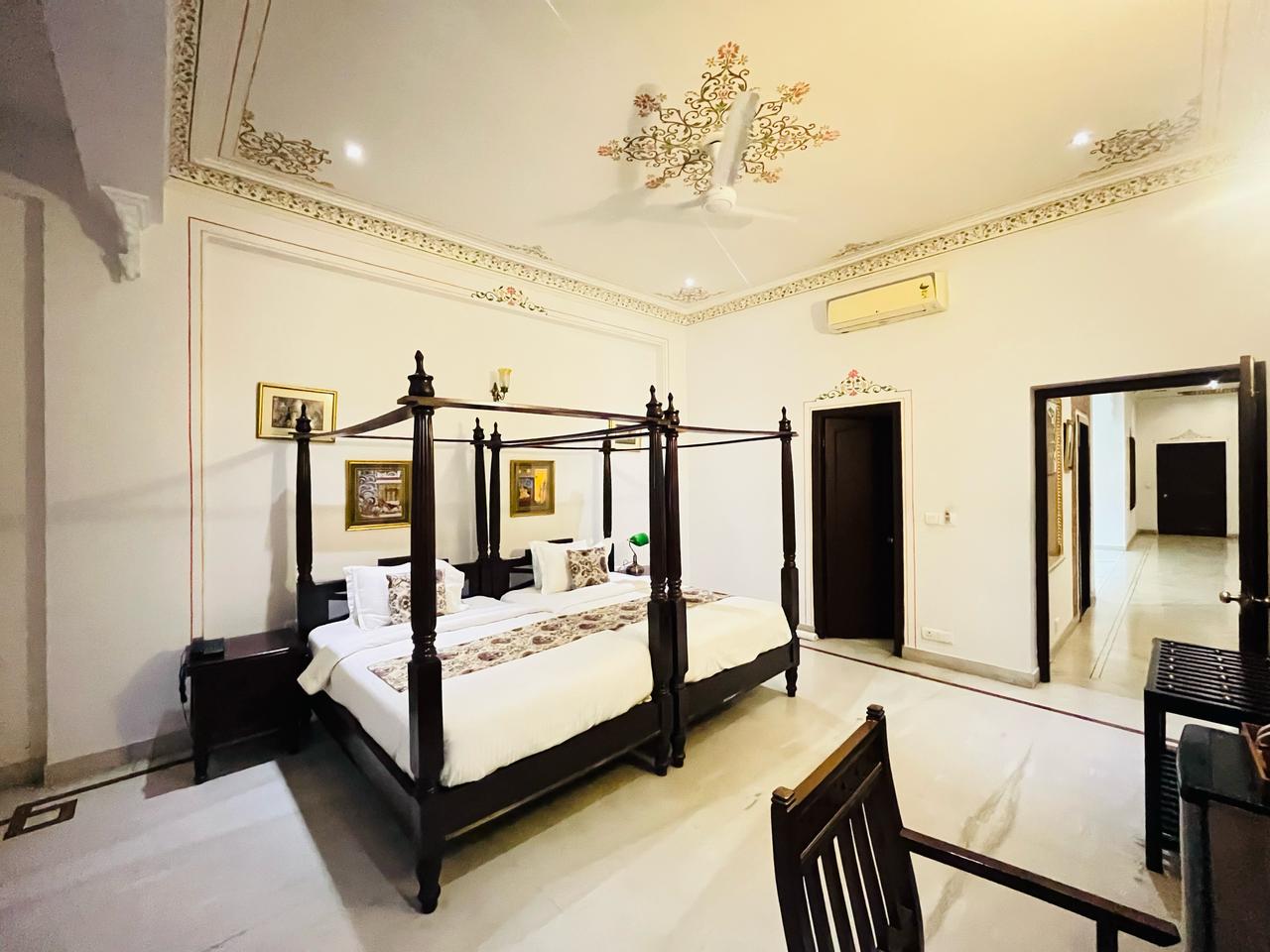 Vintage Suite with Ghokda 