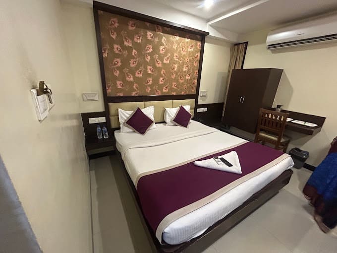 DELUXE ROOM  