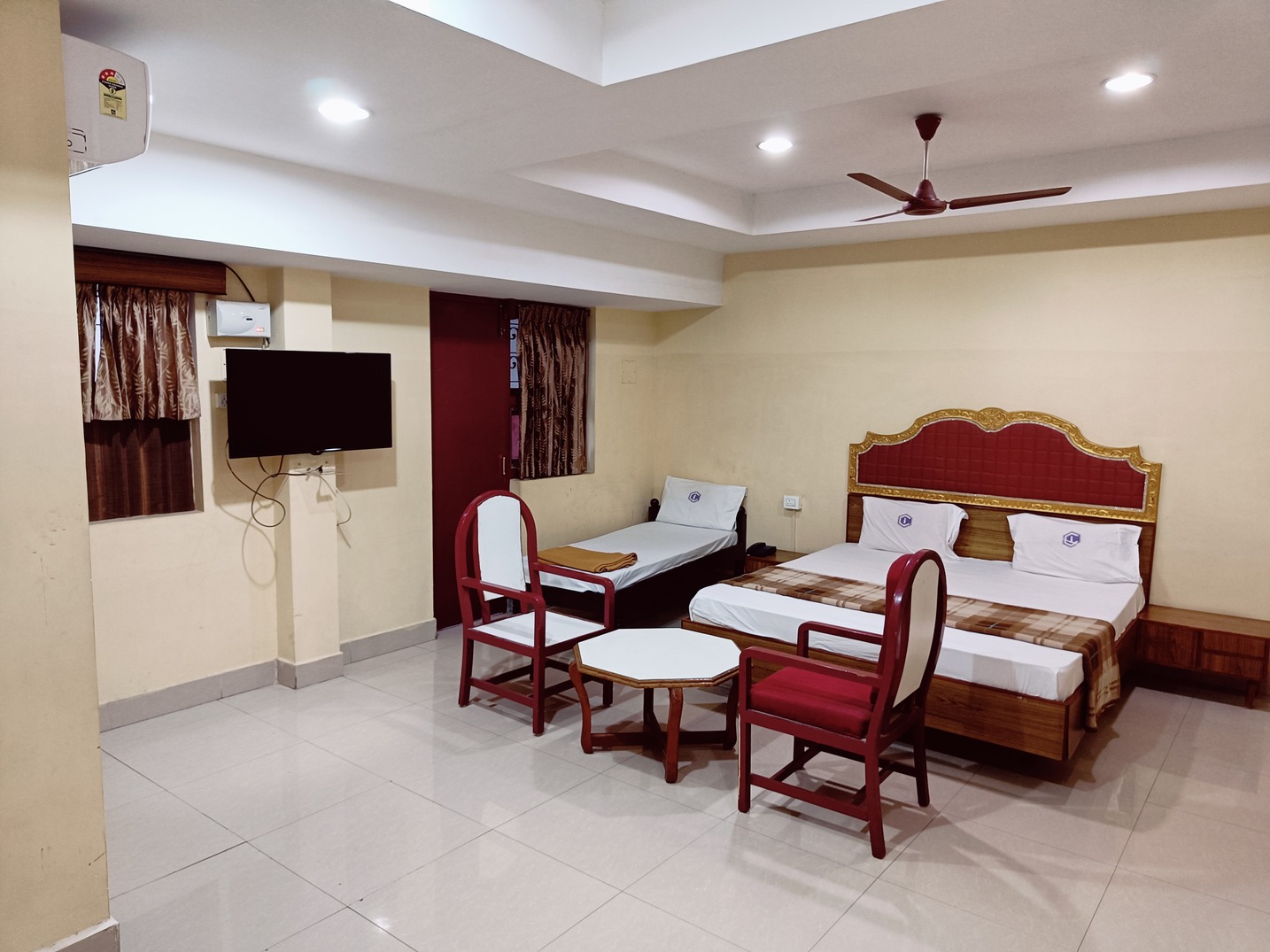 Triple Bed Room 
