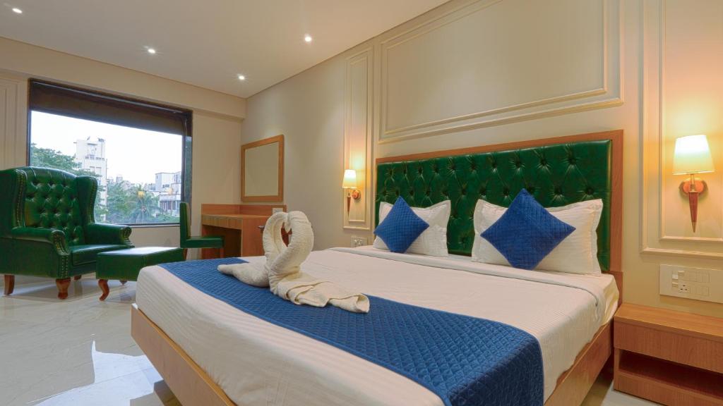 Deluxe Suite with Balcony  