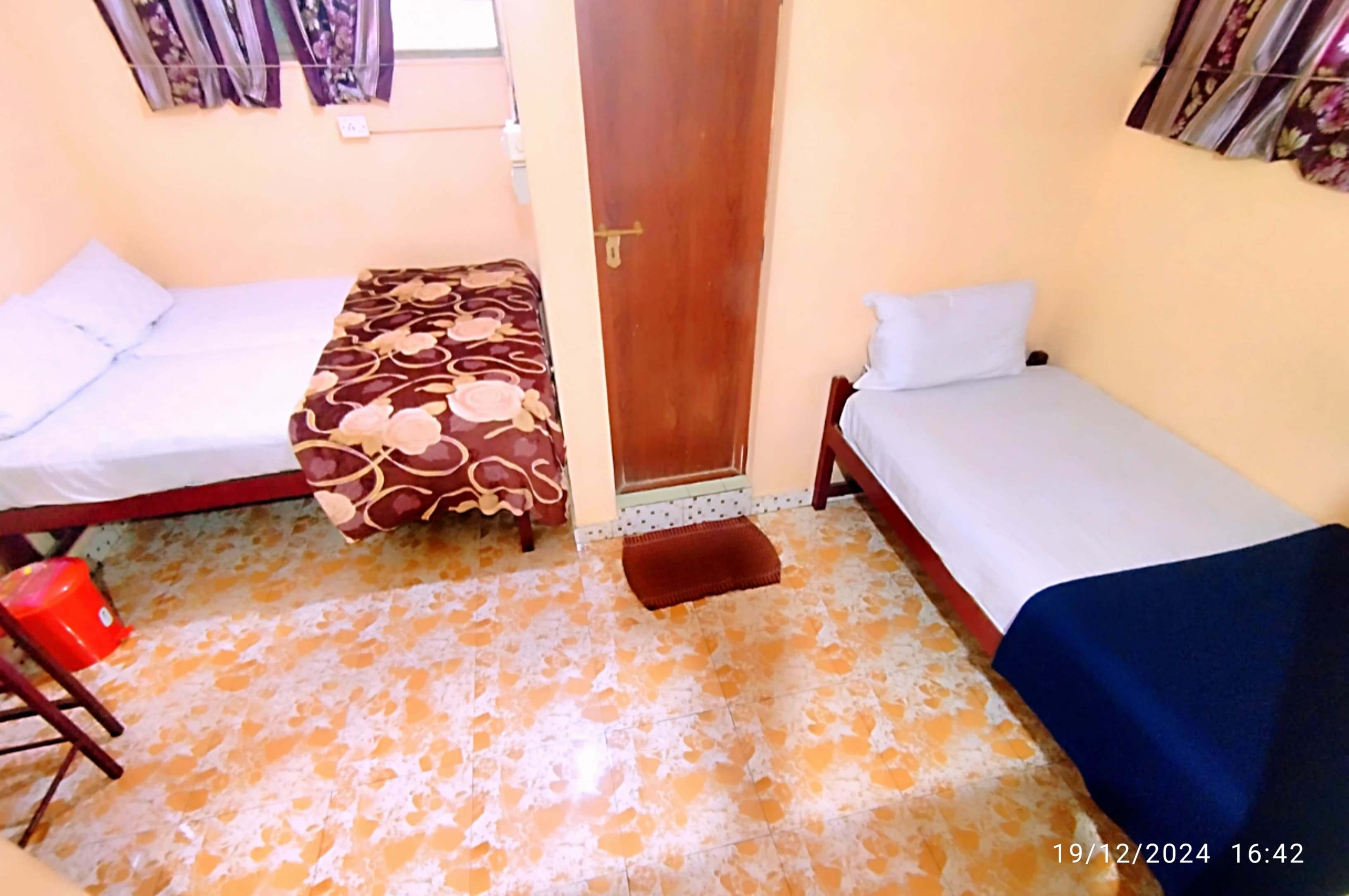 Triple bed family room non ac 