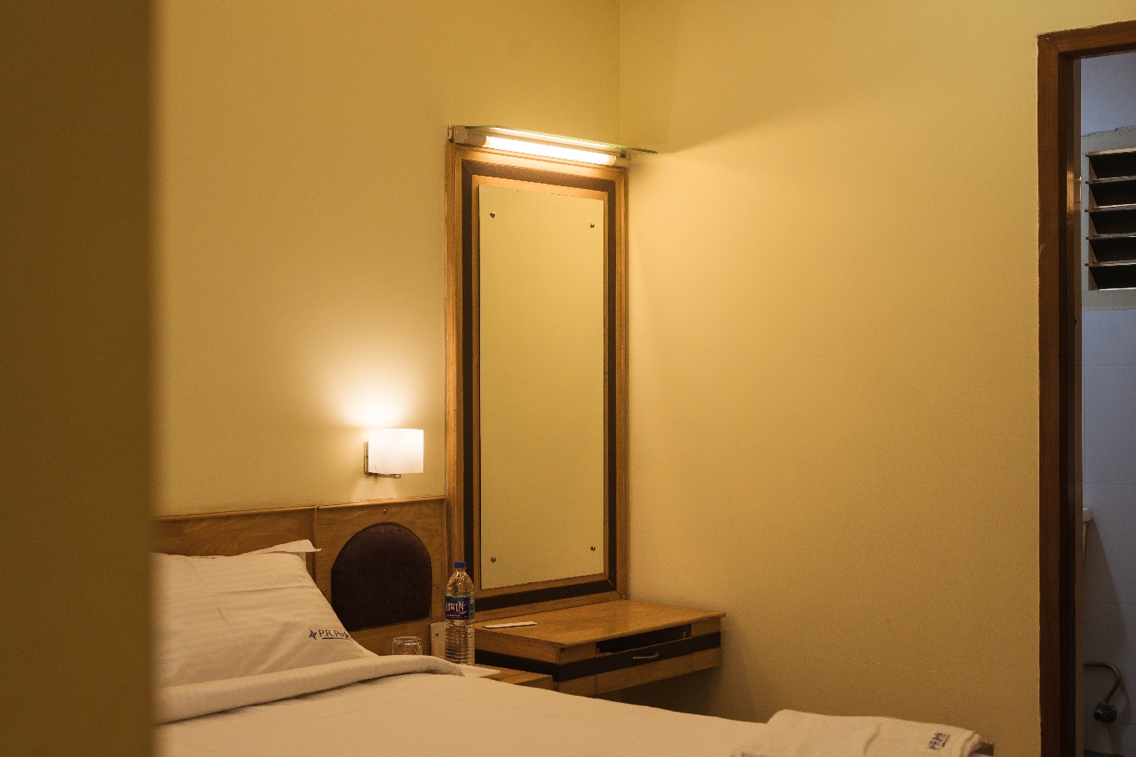 DELUXE ROOMS 