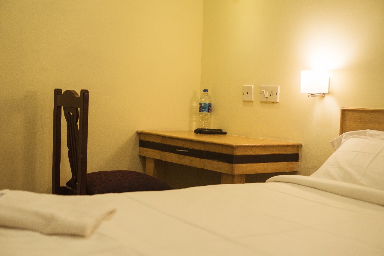 SINGLE ROOM 