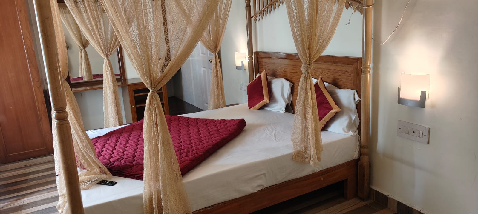 King Room with Mountain View 