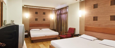Deluxe Six bedded Room 