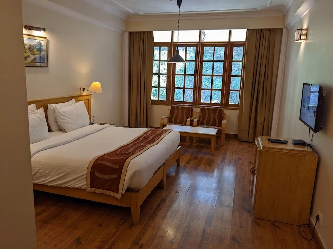 Club Room with Balcony and Bathtub 