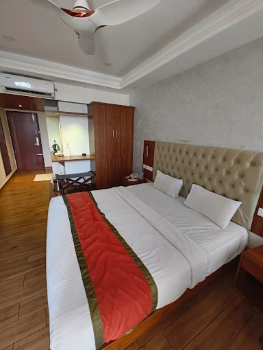 Executive Valley View Room 