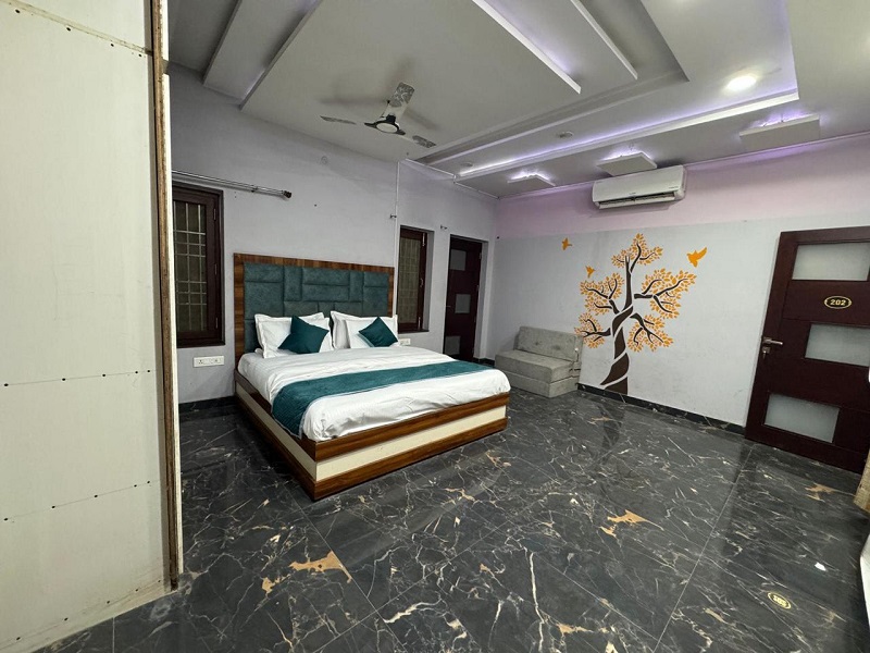 Double Room 