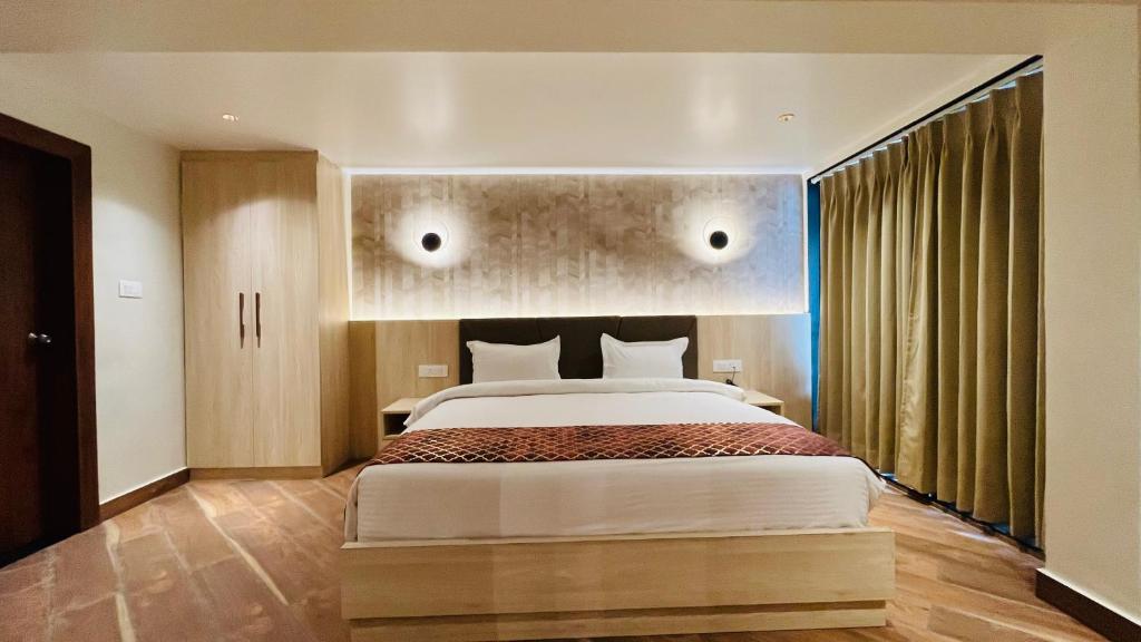 Deluxe Room City View 