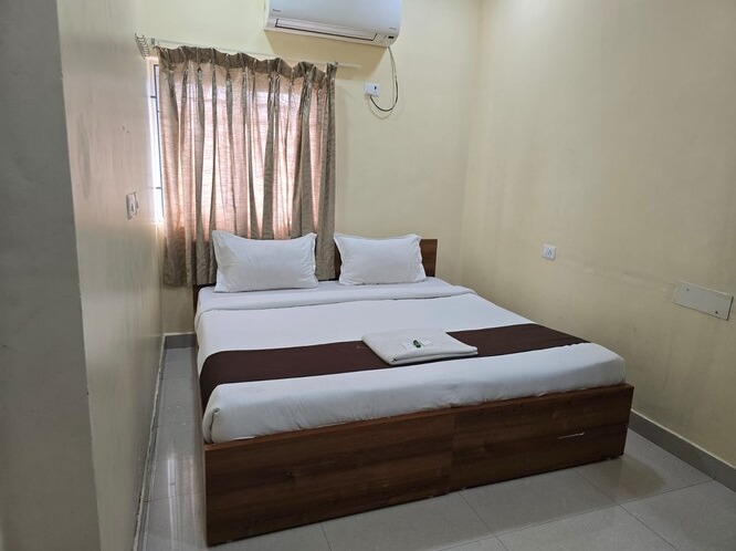 Deluxe Double AC Room 