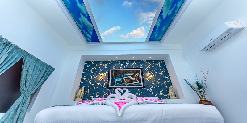 SKYLINE SUITE WITH JACUZZI 