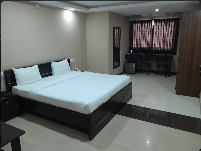 DELUXE DOUBLE AC ROOM 