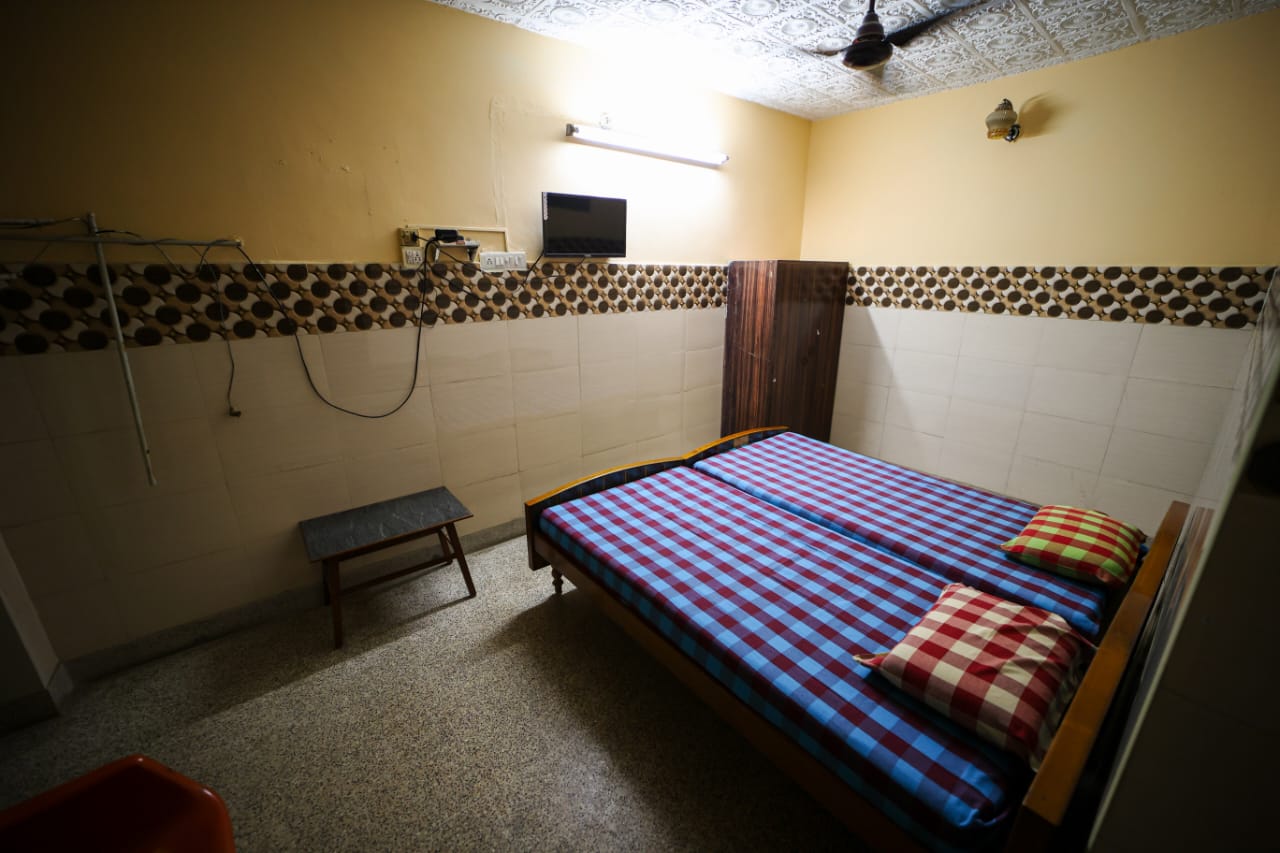 Deluxe Non-AC 